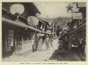 Scena uliczna w Nagasaki, z Jinrikishas po prawej autorstwa Japanese Photographer