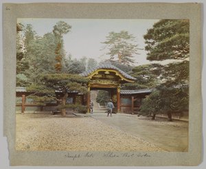 Temple Gate, Shiba Park, Tokio, Japonia (ręcznie kolorowane czarno-białe zdjęcie) autorstwa Japanese Photographer