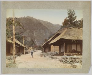 Wioska Chuzenji, Nikko, Japonia (ręcznie kolorowane czarno-białe zdjęcie) autorstwa Japanese Photographer