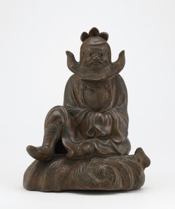 Figura Shoki, demona quellera, siedzącego na skale, Imbe, prefektura Okayama, okres Edo lub era Meiji (ceramika) autorstwa Japanese School