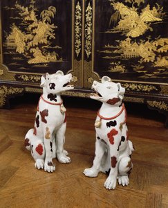 Imari para siedzących psów gończych (porcelana z twardej pasty) autorstwa Japanese School