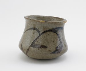 Indywidualna miska do serwowania z szeroką podstawą i rozszerzającą się krawędzią, prefektura Saga, okres Edo, XVII-XIX w. (ceramika) autorstwa Japanese School