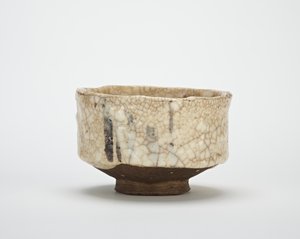 Miseczka do herbaty Seto w stylu Decorated Shino autorstwa Japanese School