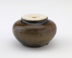 Mały słoik używany jako pojemnik na herbatę, prefektura Gifu, okres Muromachi lub Momoyama (ceramiczny) autorstwa Japanese School