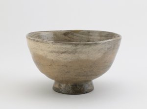 Miseczka do herbaty, prefektura Fukuoka, okres Edo (kamionka ze szczotkowanym poślizgiem pod glazurą jesionowo-drzewną) autorstwa Japanese School