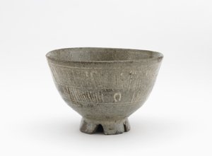 Filiżanka do herbaty w stylu mishima, prefektura Saga, okres Edo, początek XVII w. (kamionka z odciskanymi i żłobionymi wzorami inkrustowanymi białym slipem) autorstwa Japanese School