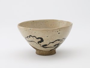 Miseczka do herbaty z motywem grzyba nieśmiertelności, okres Edo, XVIII-XIX w. (kamionka z pigmentem żelaznym pod bezbarwną glazurą) autorstwa Japanese School