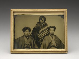 Bez tytułu, ok. 1875 (ambrotypia w oryginalnej skrzynce z drewna kiri) autorstwa Japanese School