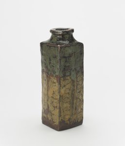 Yatsushiro lub Shodai ware wazon w formie archaicznego chińskiego kongu, Vase autorstwa Japanese School