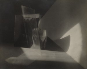 [Abstrakcja martwej natury], ok. 1923 (odbitka żelatynowo-srebrowa) autorstwa Jaromir Funke