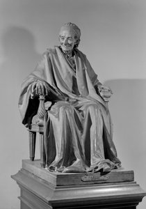 Siedząca rzeźba Woltera (1694-1778)