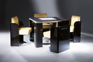 Stół do gier z czterema dopasowanymi krzesłami, do paryskiego mieszkania Madeleine Vionnet