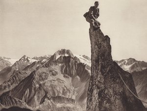 Szwajcaria: Żandarm na Sonnigwichel, patrząc w stronę Oberalpstock (zdjęcie czarno-białe) autorstwa Jean Gaberell
