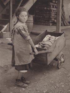 Szwajcaria: The Simple Life, prymitywny wózek dziecięcy (zdjęcie czarno-białe) autorstwa Jean Gaberell