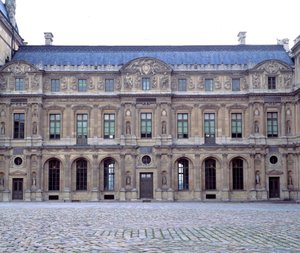 Kwadratowy dziedziniec Luwru, fasada Luwru autorstwa Henryka II (1546-1551), rzeźby Jean Goujon (1510-1567) 1551 Paryż, Luwr