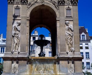 Architektura: fragment fontanny Niewiniątek przedstawiający nimfy. Zaprojektowany przez architektów Jean Goujon, Augustin Pajou i Pierre Lescot. 1546-1549. Plac Joachima du Bellay, Paryż.