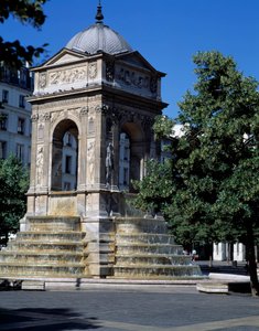 Architektura: widok na fontannę Niewiniątek. Zaprojektowany przez architektów Jean Goujon, Augustin Pajou i Pierre Lescot. 1546-1549. Plac Joachima du Bellay, Paryż.