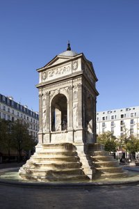 Widok Fontaine des Innocents, w stylu renesansowym, monumentalna fontanna wybudowana w 1549 r. za panowania Henryka II (1519-1559)