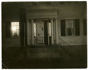 Drzwi Bostonu, USA, ok.1902-10 (zdjęcie żelatynowo-srebrowe) autorstwa Jessie Tarbox Beals