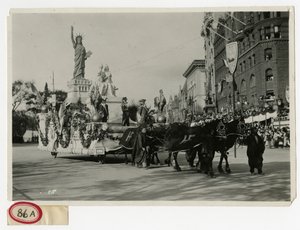Historyczny pływak paradny nr 53: Statua Wolności autorstwa Jessie Tarbox Beals