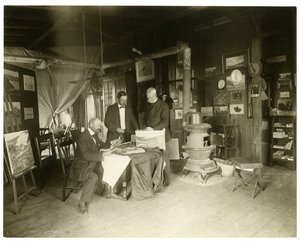 Od lewej do prawej: Cullen Yates - zasłonięty - Walter Dean, ok. 1905-11 (zdjęcie żelatynowo-srebrowe) autorstwa Jessie Tarbox Beals