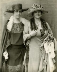 Pani Coolidge i jej przyjaciółka, pani Frances Parkinson Keyes, 1924 autorstwa Jessie Tarbox Beals