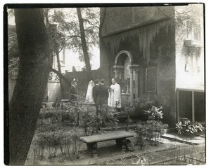 Ślub w kościele św. Jana, ul. West 11, ok. 1938-39 (zdjęcie żelatynowo-srebrowe) autorstwa Jessie Tarbox Beals