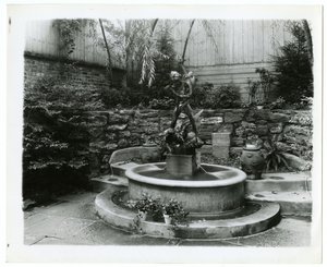 fontanna ogrodowa, ok. 1905-40 (fotografia żelatynowa srebrna) autorstwa Jessie Tarbox Beals