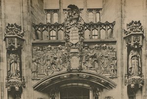 Rzeźba w kamieniu pod herbem Middlesex w Guildhall, Westminster, c1935.