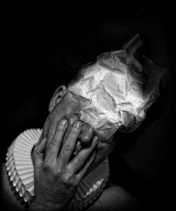 Śmierć klauna (seria), 2014 (sztuka cyfrowa fotografii) autorstwa Johan Lilja