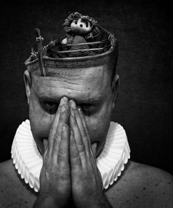 Śmierć klauna (seria), 2014 (sztuka cyfrowa fotografii) autorstwa Johan Lilja