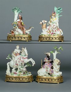 Cztery grupy miśnieńskie reprezentujące cztery kontynenty z ormolu Ludwika XVI, wzorowane przez Johanna Joachima Kandlera (1706-75), połowa XVIII wieku