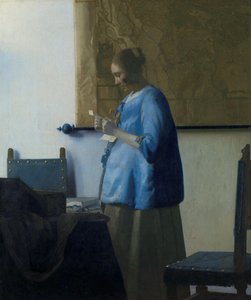 Kobieta na niebiesko czytająca list Kobieta czytająca list