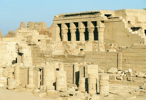 Egipt, Dandara (Dendera), Świątynia Hathor autorstwa Walter Charles Mills