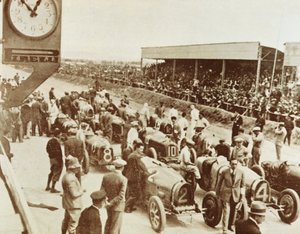 Skład przed rozpoczęciem Grand Prix w Tunezji autorstwa Walter Charles Mills