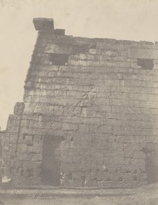 Louqsor, historyczne rzeźby pylonu (masyw prawy) autorstwa John Beasly Greene