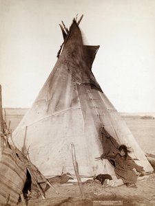 Dziewczyna Oglala siedząca przed Tipi autorstwa John C. H. Grabill