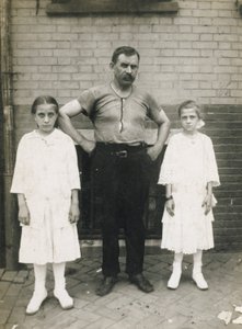 Robotnik i jego córki, Kensington, Filadelfia autorstwa John Frank Keith