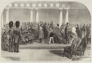 Jej Wysokość przeprowadza inspekcję Rannych Strażników w Wielkiej Sali Pałacu Buckingham autorstwa John Gilbert