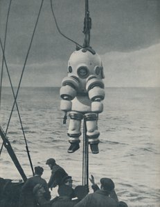 Odwieczna walka z morzem: pancerz pancerny dla nurka głębinowego, ok. 1935 r. autorstwa John Hammerton