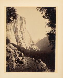 El Capitan widziany ze szlaku w Yosemite