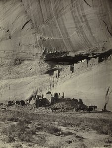 Ruiny skalnych siedzib, Cañon de Chelly, Arizona autorstwa John K. Hillers