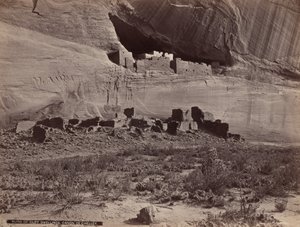 Ruiny skalnych domostw, Canyon de Chelly autorstwa John K. Hillers