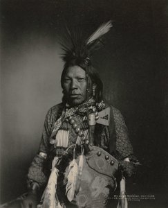 Prowadzi medycynę, Arapahoe, 1898-1899. autorstwa John K. Rose