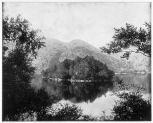 Ellens Isle, Loch Katrine, Szkocja, koniec XIX wieku autorstwa John L. Stoddard