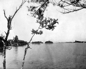 Tysiąc Wysp, Rzeka Świętego Wawrzyńca, Kanada, 1893. autorstwa John L. Stoddard