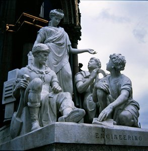 Inżynieria, grupa rzeźbiarska z Albert Memorial, ukończona w 1876 roku (granit) autorstwa John Lawlor
