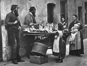 Sprzedawcy odzieży fantazyjnej, z książki „Street Life in London”, autorstwa J. Thomsona i Adolphe