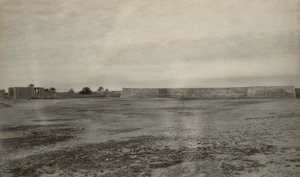 Fort, prawdopodobnie Fort Mosselstein należący do VOC w Band-e Charak niedaleko Bandar-e Lengeh w Iranie autorstwa John Thomson