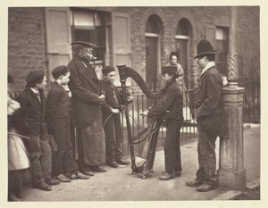 Muzycy z ulicy Halian, 1881. autorstwa John Thomson